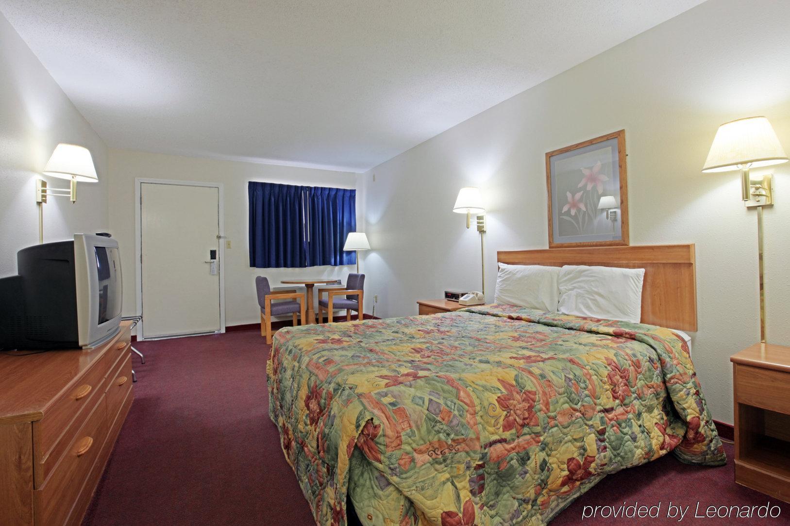 Americas Best Value Inn Sullivan Quarto foto